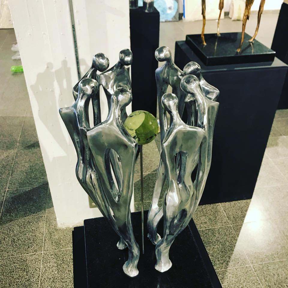 “Ismos”: Exposición reúne a más de 20 escultores en Edificio Alonso by Grupo Patio
