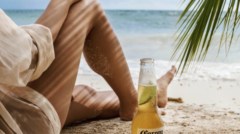 Cerveza Corona anuncia que tendrá una isla en el Caribe e invita a afortunados chilenos a ganar una semana en este paraíso sustentable